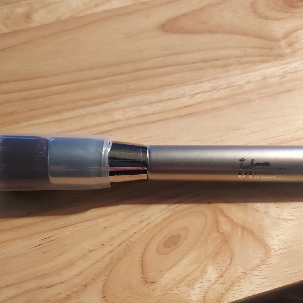 🩶It Cosmetics Makeup Brush